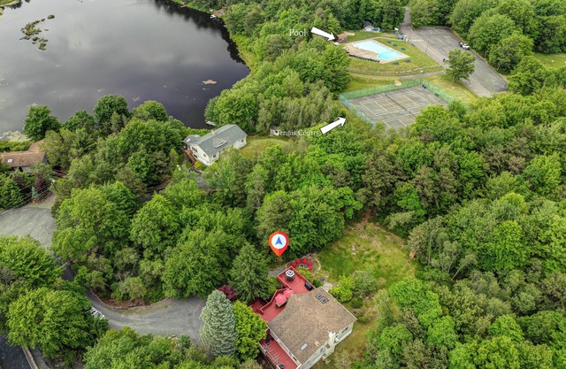 Poconos Retreat Near pools, Lakes,Water parks,Casino and all shoppings,Game room