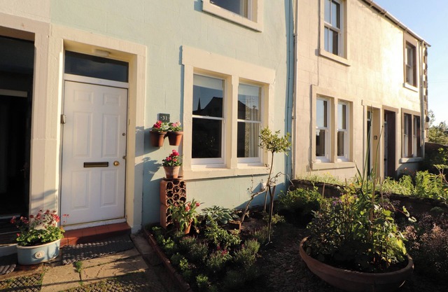 POETS RETREAT, family friendly, with open fire in Cockermouth