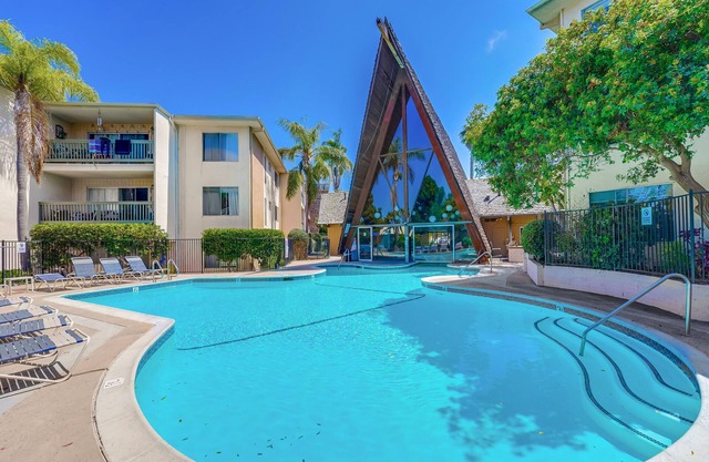Point Loma Retreat - 1 BD apartment with swimming pool, pool table and gym equipment.
