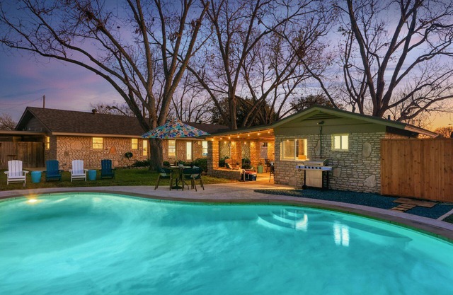Poker Paradise & Pool Cabana - 15 min to Downtown Austin