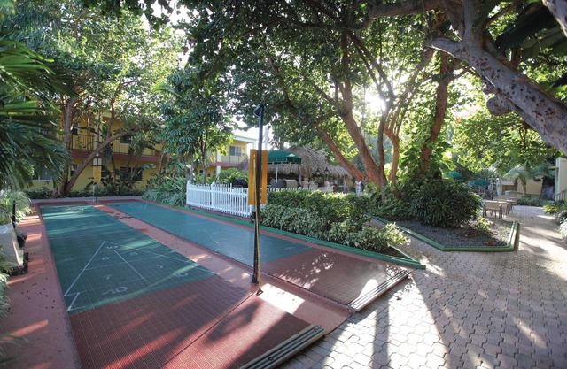 Pompano Beach, FL: Studio w/Resort Pool & Steps Away From Beach, Attractions!