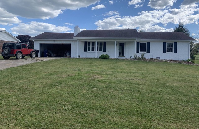 Pond Meadow place. Pet friendly 3 bedroom 2 bath home with fenced in back yard.