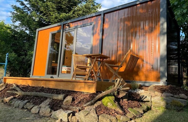 Pond view tiny house with big patio and breakfast, rural