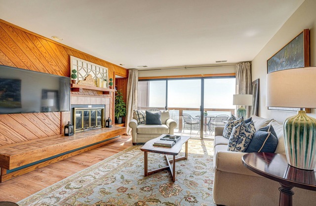 Pool Access: Scenic Condo in Wintergreen Resort!