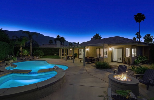 Pool Escape in Los Compadres Neighborhood-Walking Distance to Shops - Hacienda A