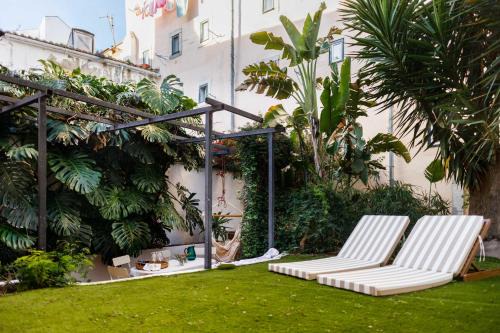 Pool & Garden Apt In the Heart of Lisbon