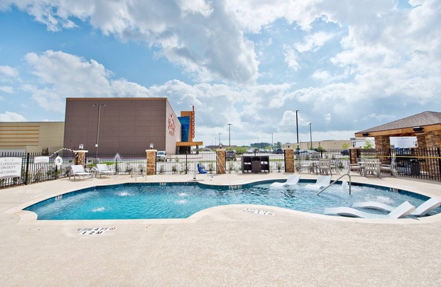 Pool & Gym Access. Free Breakfast Buffet Every Morning!