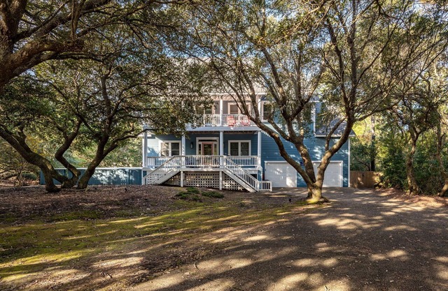 Pool Heat, Hot Tub, Sound Side, Golf,PinBall, Beach Access, Semi Secluded, TCC