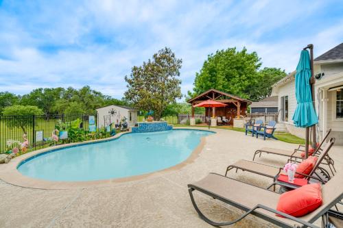 Pool, Hot Tub and BBQ Family Home in Round Rock