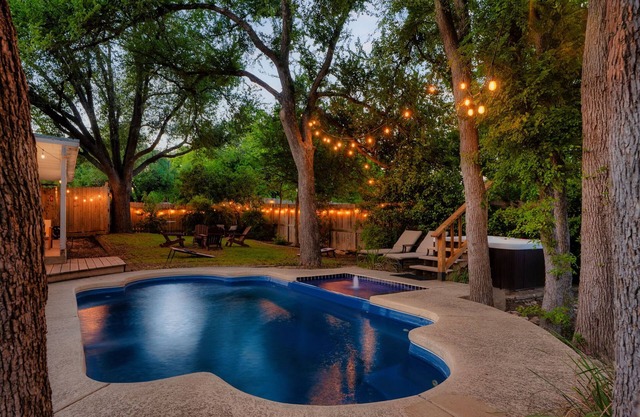 Pool & Hot Tub! Luxury Escape Gym & Gameroom!