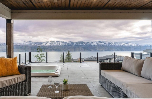Pool | Hot Tub | Poker Table | King Bed