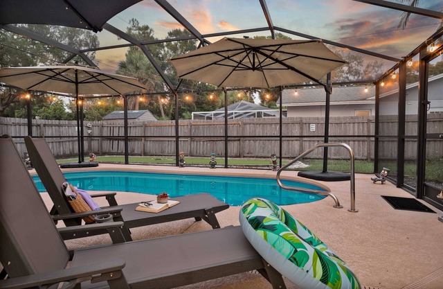 Pool, putting green, Outdoor oasis, 3Mi to beach