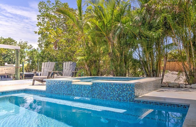Pool! Quick Access via Vaca Cut! Dockage, Outdoor Space, Tons of Parking!