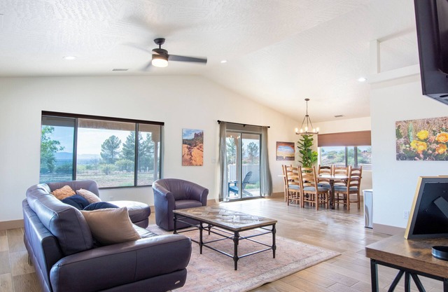 Pool, Sauna, Hot Tub, King size bed, BBQ, easy access to Sedona @Dark Sky Ranch!