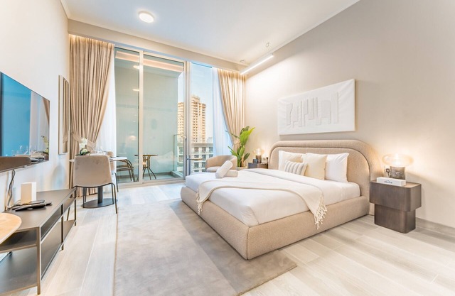Pool View Studio with Balcony Close to Mall, Concept 7 Residences