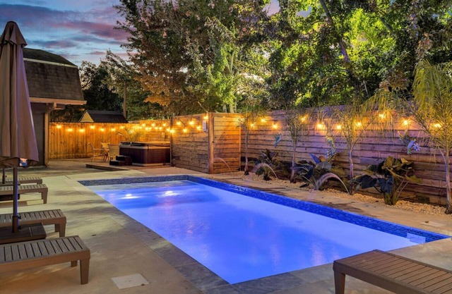 Poolside Oasis! 5-BR Hideaway near Canal St - NOLA
