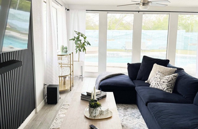 Poolside Paradise - Great Location Near Stadium, Shopping, & Dining - Sleeps 10