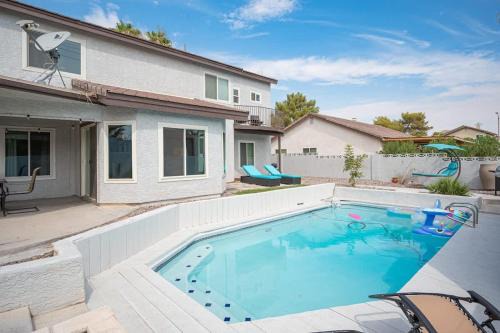 Poolside Paradise on the Strip