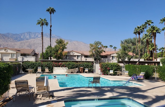 Poolside Retreat Great Location in Mesquite Country Club. VIEWS.