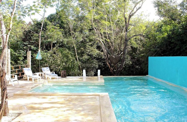 Poolside Suite -at- YOUR HAPPY PLACE!nn