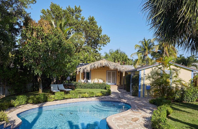 Poolside Villa & Cottage w/3b/3ba, Steps 2 Water