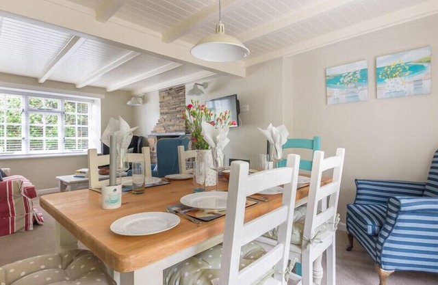 POPLAR COTTAGE, pet friendly, with open fire in Port Isaac