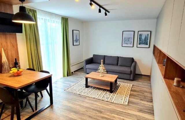 Popović apartmani, Sunčani breg