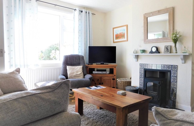 Poppy Cott - traditional cottage with stunning views over Beeston Common, the perfect retreat.