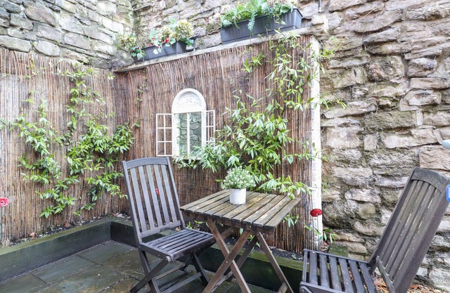 POPPY COTTAGE, family friendly, with a garden in Ashbourne