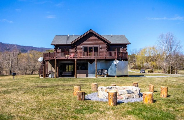 Poppy's Hideaway on the Shenandoah River!