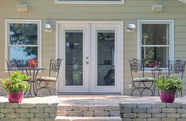 Pop’s Cottage. A private and serene setting in the country 10 minutes from UVa
