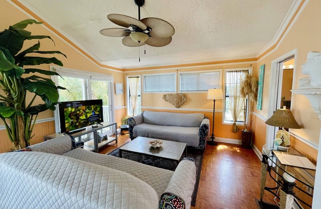 Popular condo, steps from the beach. Private & Pet Friendly.