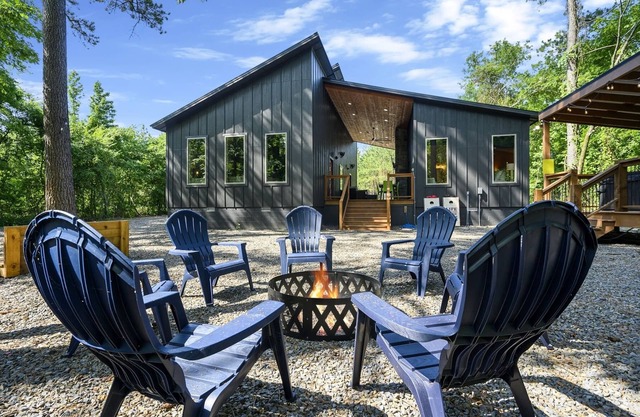 Porch Breeze|Sleeps 10|Hot Tub