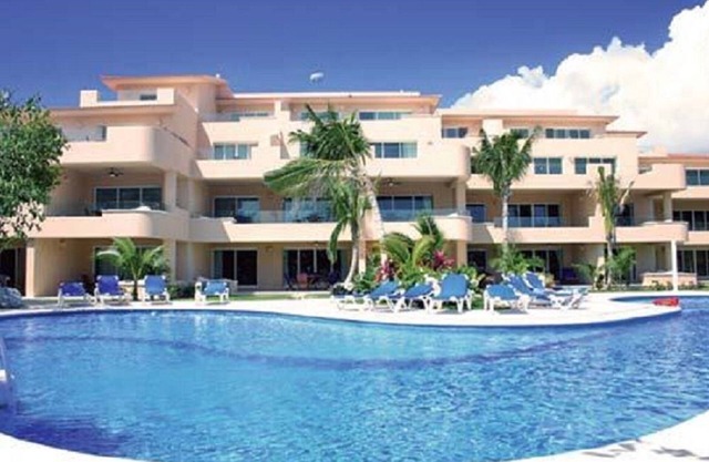 Porto Bello private beach and yacht