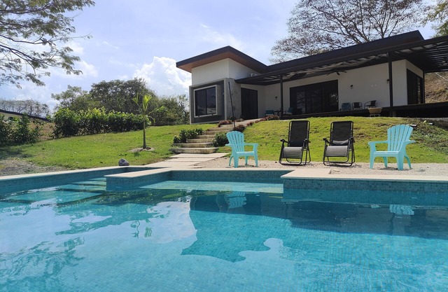 Potrero Hills CR, 10 min away from beautiful beaches!