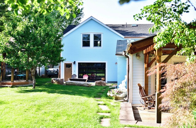 Potter Highlands Group Getaway! 2 Units, Hot Tub, Firepit, Walkable: sleeps 12