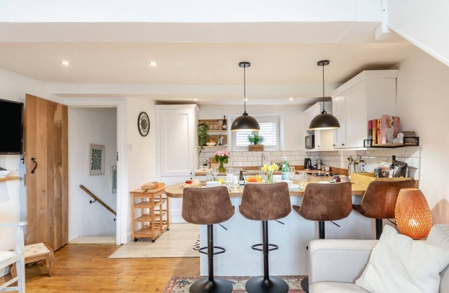 Potters Cottage - Two Bedroom House, Sleeps 4