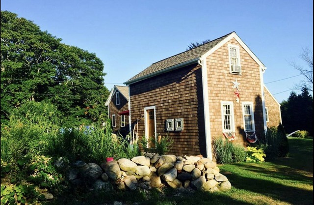 Potters Pond Cottage, walk to East Matunuck, Oyster bar, close to URI