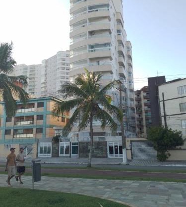 Prédio frente ao mar,sacada com churrasqueira