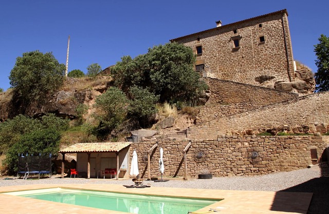 Preciosa Villa con Piscina & Rio, a 10 min de la Ciudad