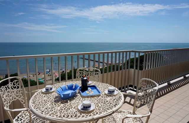 Precious sea view flat