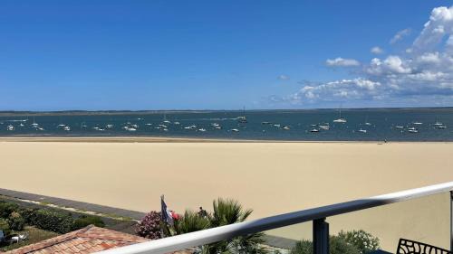 Première ligne - Vue mer exceptionnelle - Accès direct plage - Grand balcon - Parking privatif clos - Tout à pieds