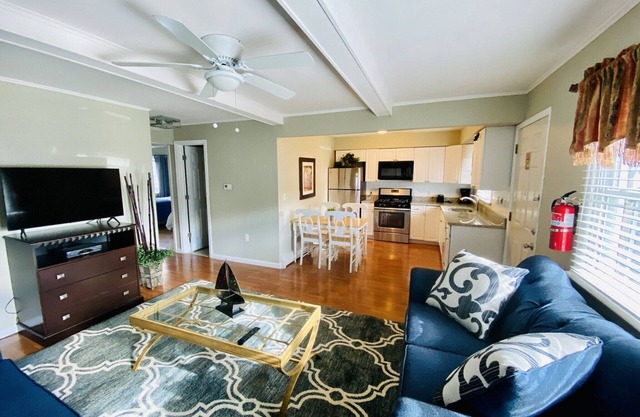PREMIER HOST-2BR SEASIDE PARK SUITE#3, One Short Block to Beach, Kit, Liv Room n