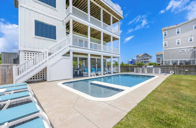 Premier Oceanside Dog Friendly w/Pool, Elevator, Hot Tub, Golf Simulator, More!
