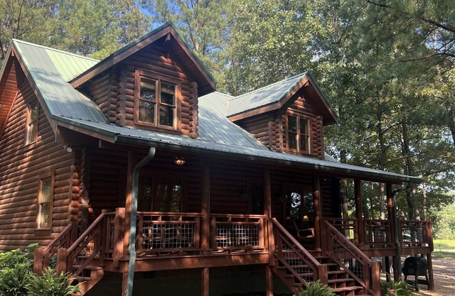 Premiere Family Getaway Cabin Near UA and MSU: Wood Haven Retreat and Farm