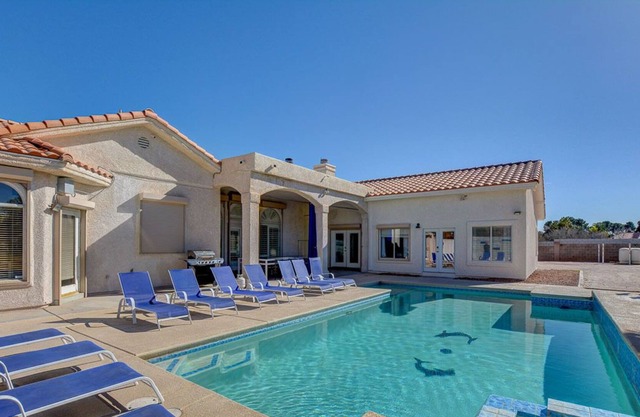 Premiere Vacation Villa in Perfect Location - 8345