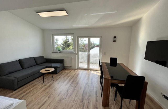 Premium Apartment 70qm 2 Zimmer Küche, Balkon, Smart TV, WiFi