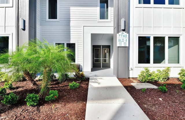 Premium Condo near Disney with Resort & Waterpark Access - B6-124