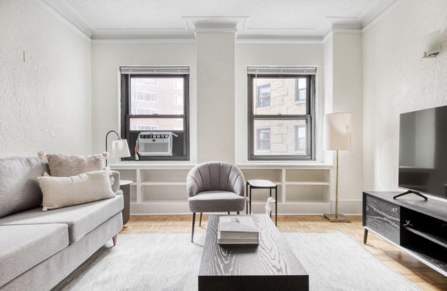 Premium Gold Coast 1BR w/Doorman & Gym, 2 blocks to L, by Blueground