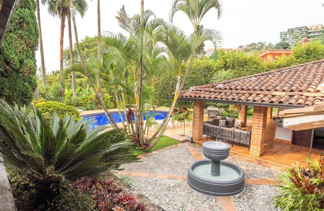 Premium Mansion in El Poblado w/Nightclub & Maid/Cook, Pool, Sauna, 7 Bedrooms